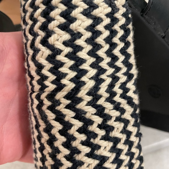 Women’s Universal Thread India Platform Heels - Picture 4 of 7